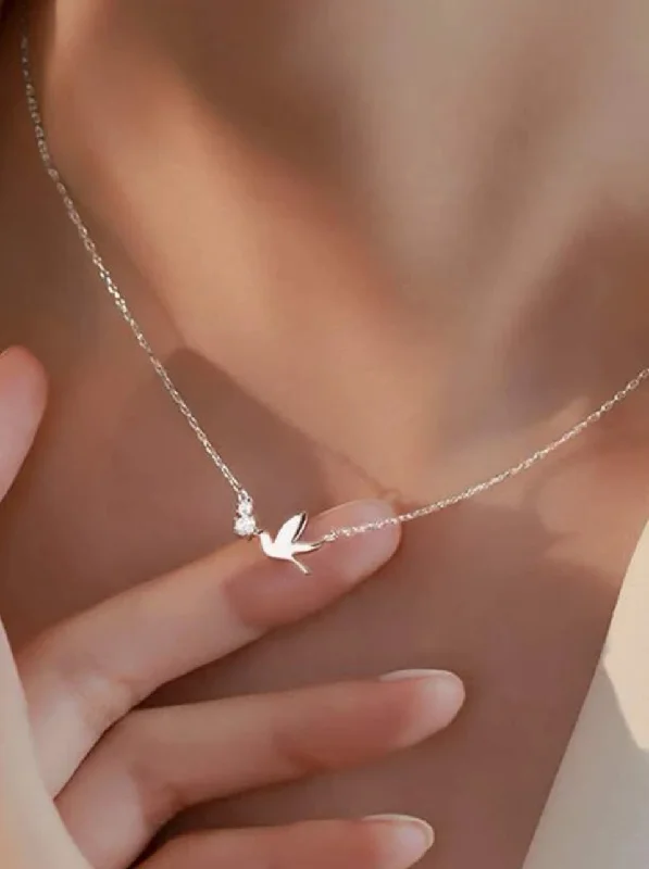 ladies necklaces heirloom-Gorgeous Silver Hummingbird Necklace