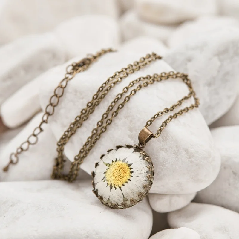 ladies necklaces expensive-Botanical Dreamer Daisy Necklace