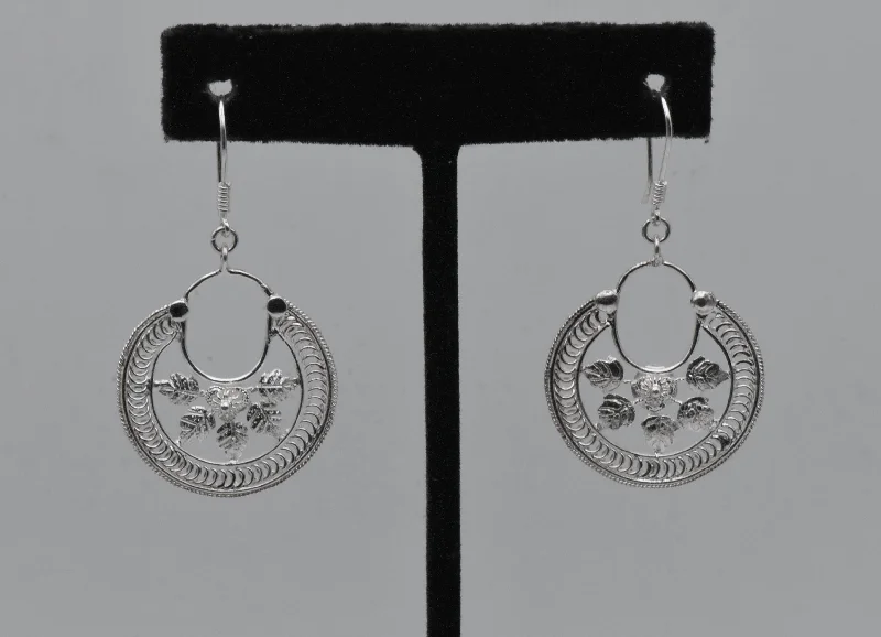 ladies earrings luxury-Vintage Sterling Silver Floral Dangle Earrings