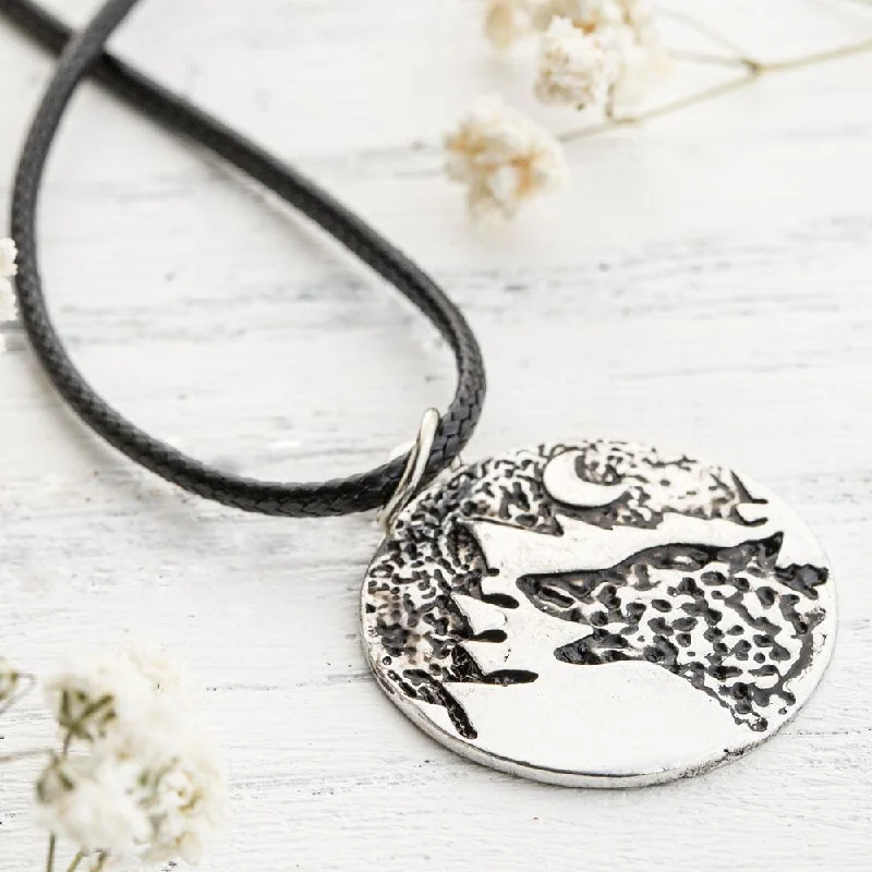 ladies necklaces vintage style-Silver Plated Wolf Necklace