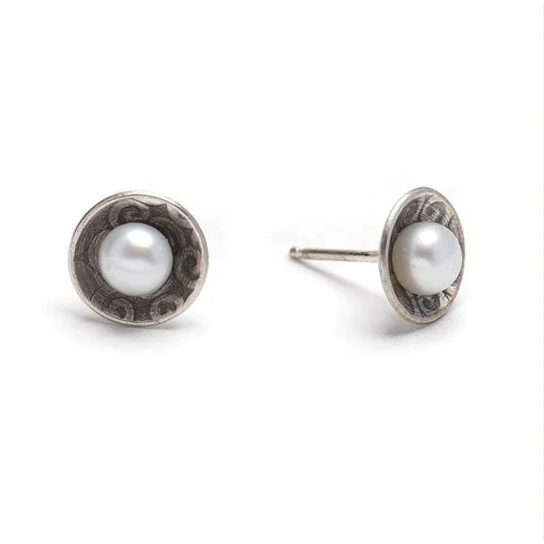 ladies earrings flashy-Textured sterling disc with freshwater Pearl Earrings