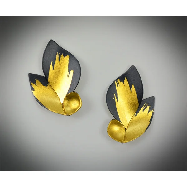 ladies earrings storage-Golden Flame Oxidized Clip Earring