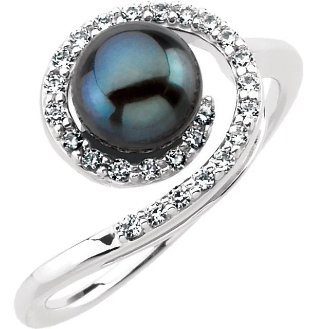 Ladies rings queen shine -14KT WHITE GOLD 7MM PEARL AND DIAMOND RING