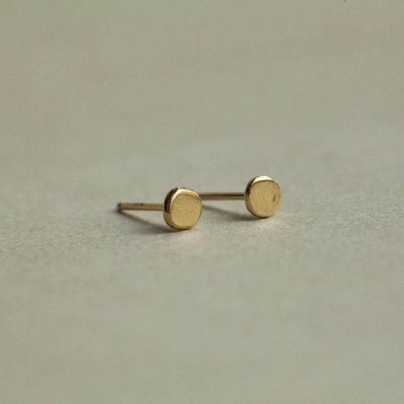 ladies earrings asymmetrical-Small Xilitla Disc Stud Earrings